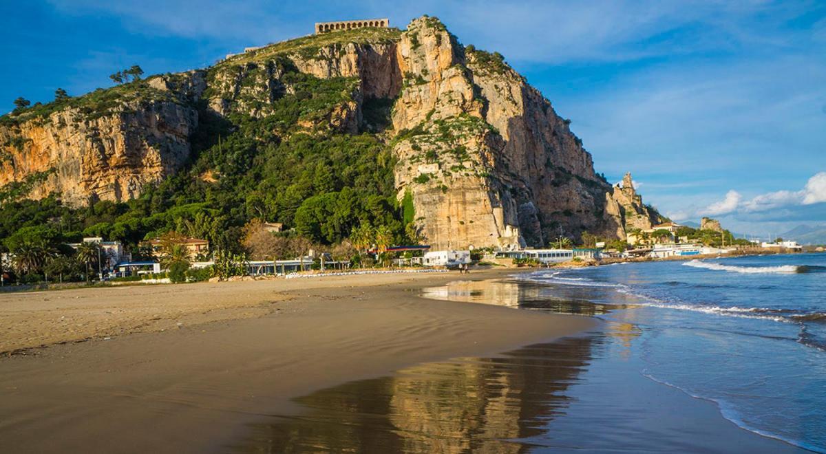Casa Vitelli - Centro Storico A Due Passi Da Tutto Apartment Terracina Bagian luar foto