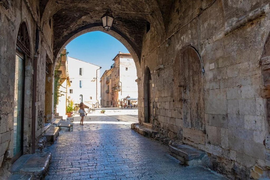 Casa Vitelli - Centro Storico A Due Passi Da Tutto Apartment Terracina Bagian luar foto