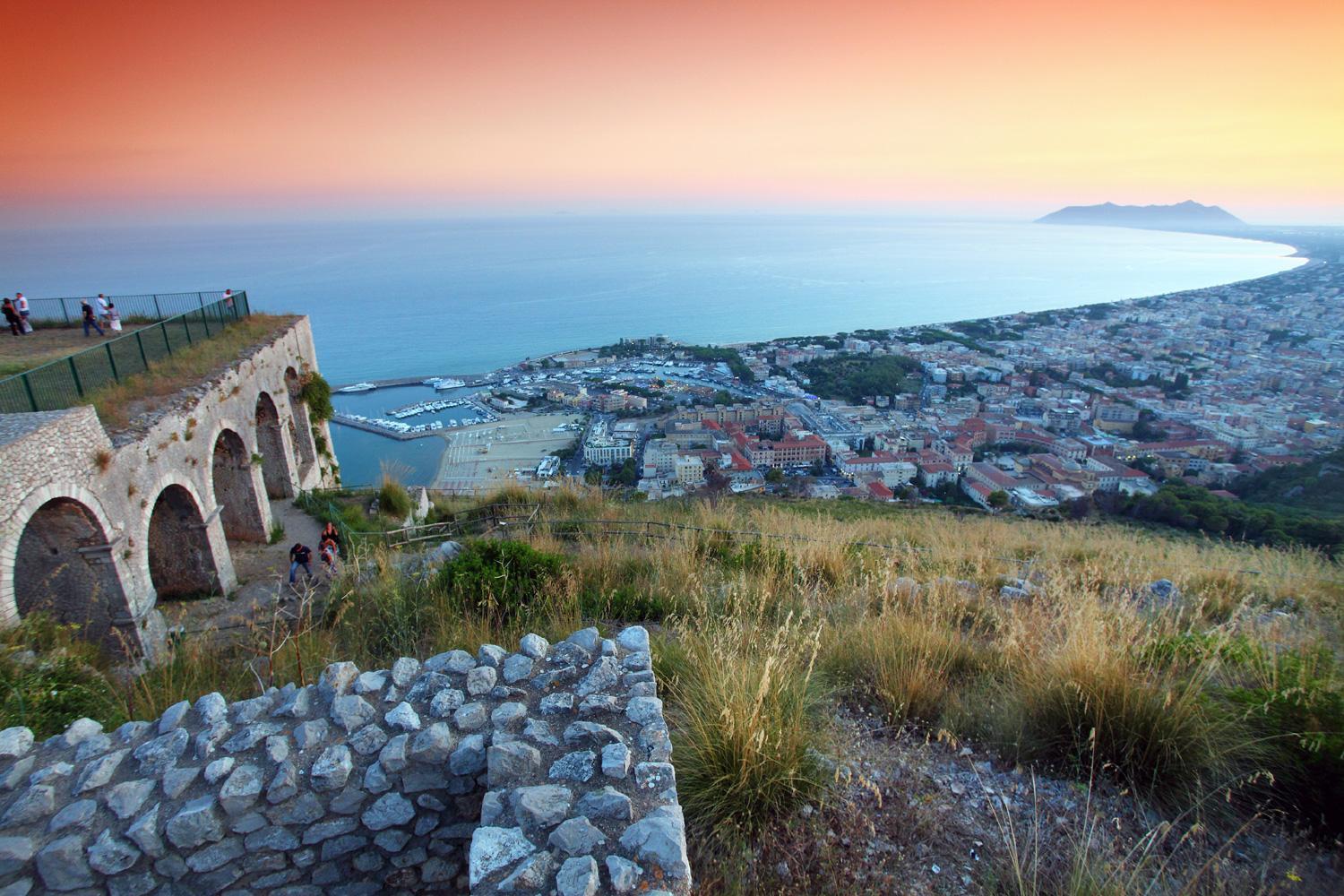 Casa Vitelli - Centro Storico A Due Passi Da Tutto Apartment Terracina Bagian luar foto