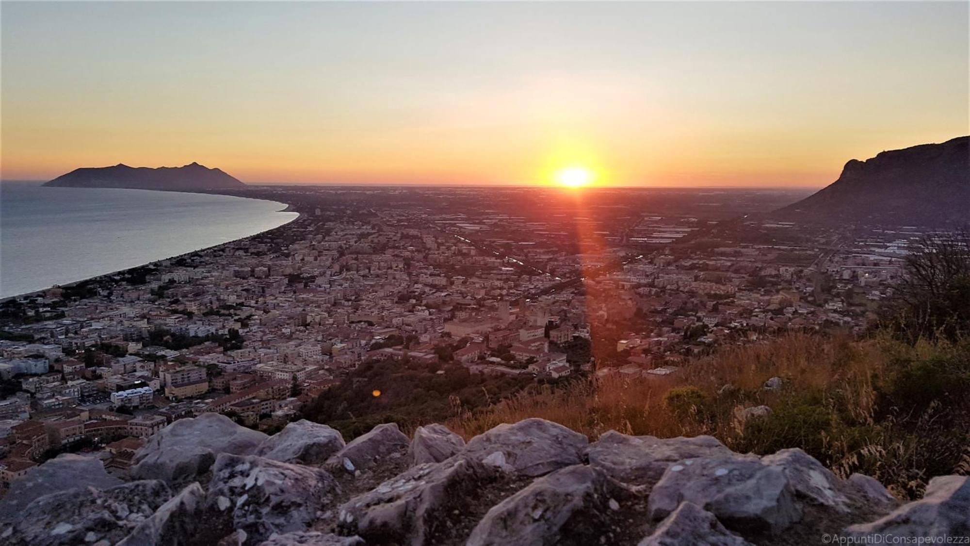 Casa Vitelli - Centro Storico A Due Passi Da Tutto Apartment Terracina Bagian luar foto